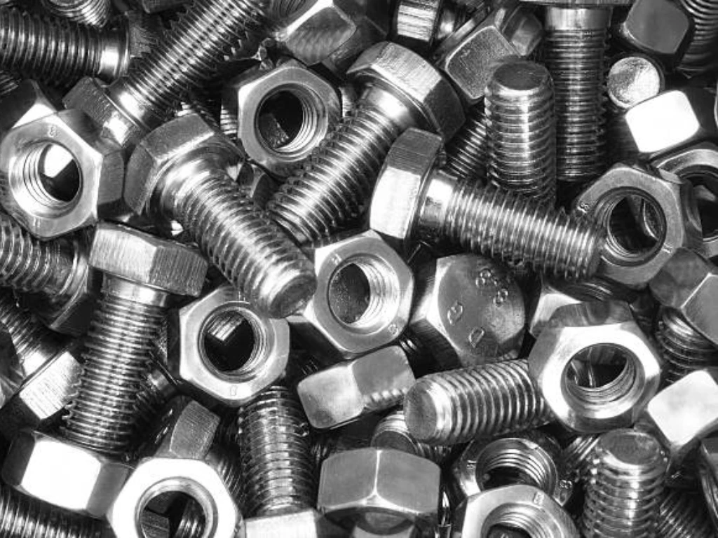 Tipi di elementi di fissaggio per autoveicoli (1)