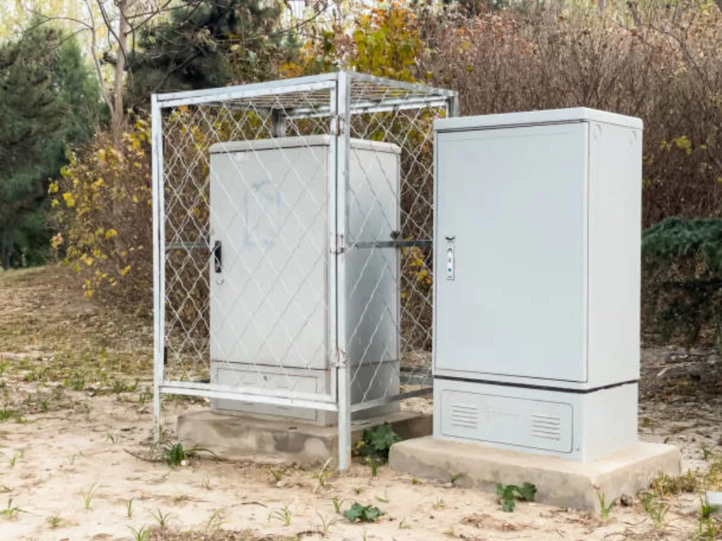 NEMA 3R vs 4X: A Complete Guide to Key Differences and Selection Tips