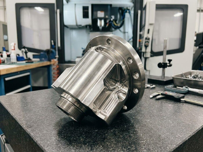 Комбинированная токарная и 5-осевая обработка